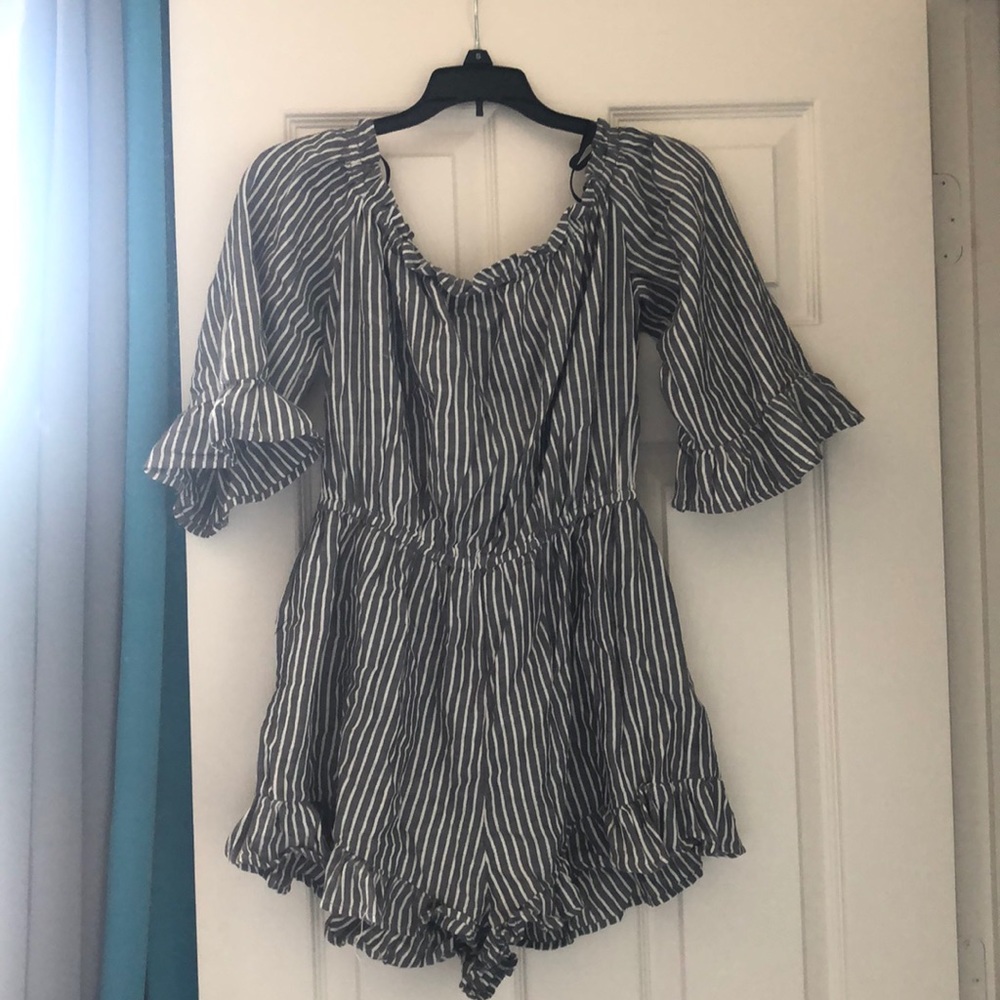 Gray and white romper (Large) Fashion Nova